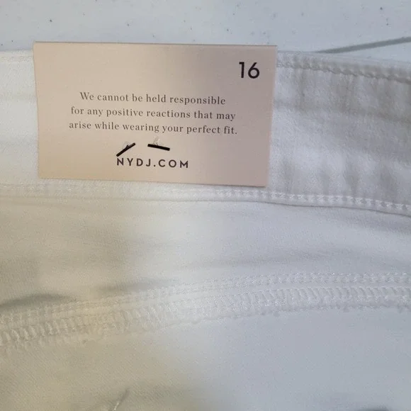 NYDJ Briella White Denim Shorts Lift Tuck Technology Bermuda Size 16 Tags New - Picture 7 of 10